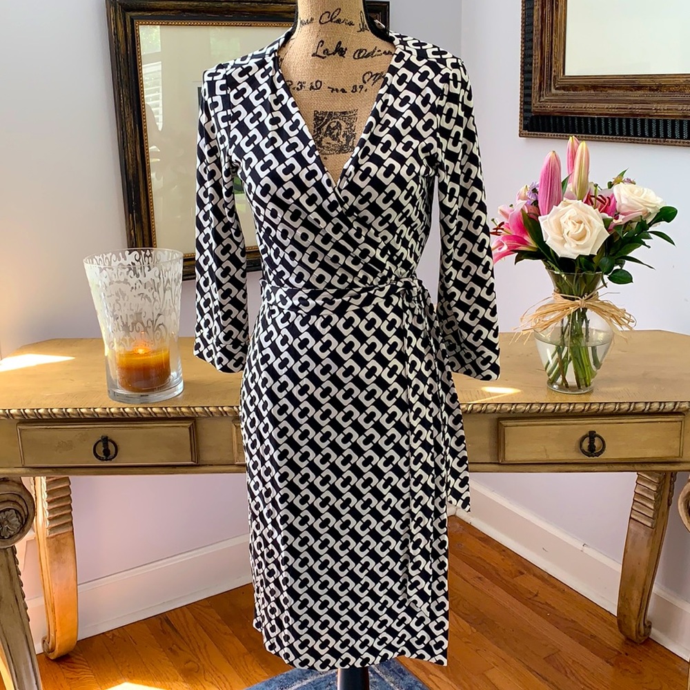 Diane Von Furstenberg black white silk wrap dress